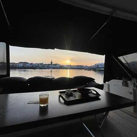 Yacht Twenty Seven *