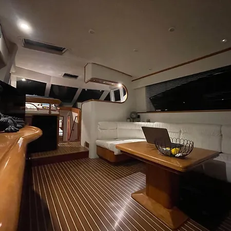 Yacht Twenty Seven