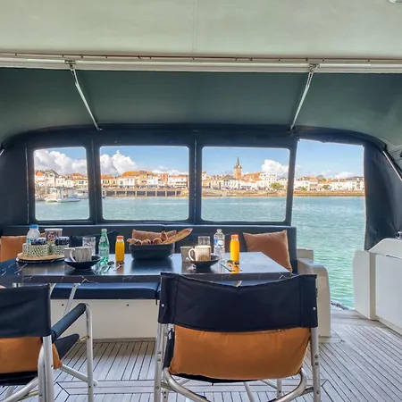 船屋 Yacht Twenty Seven 莱萨布勒-多洛讷