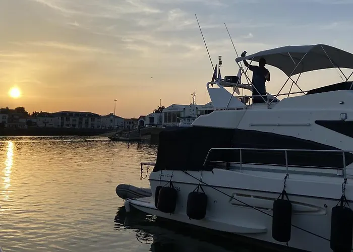 Yacht Twenty Seven Bateau-hôtel