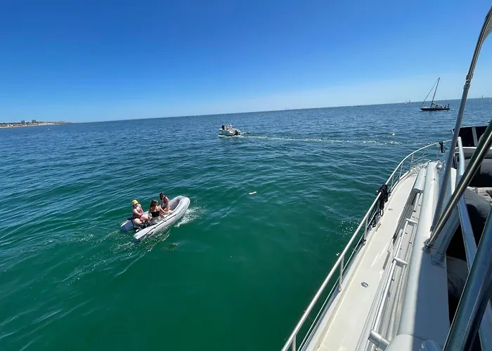 Yacht Twenty Seven Bateau-hôtel *